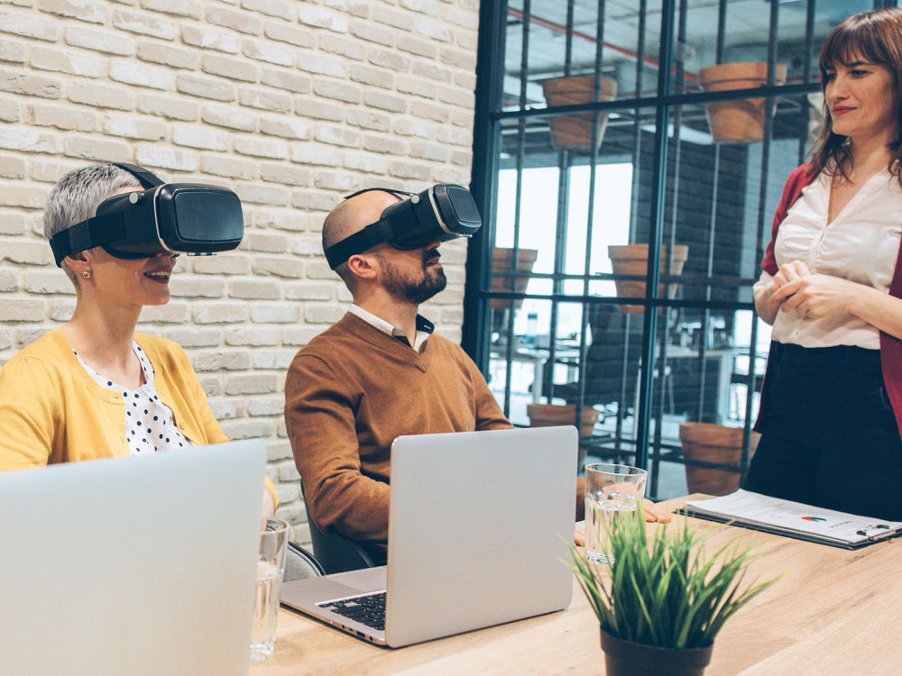 Staff oboarding using virtual reality training